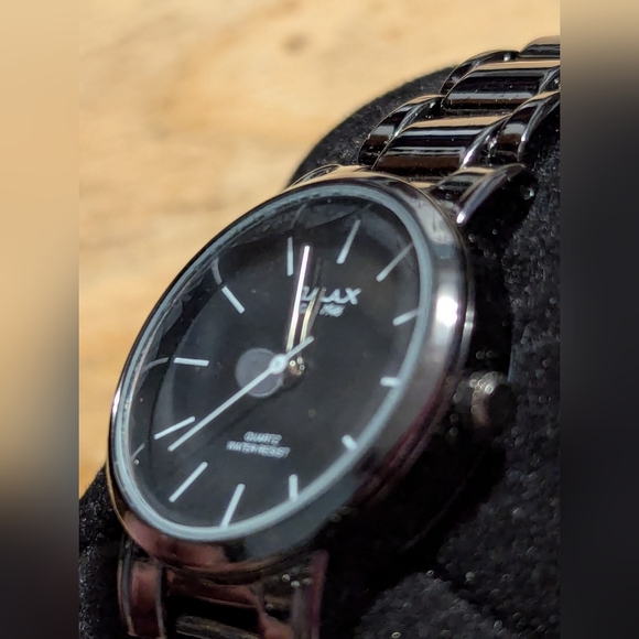 Classic OMAX Designer Waterproof Stainless Steel Rhodium Pltd Dress lady's watch - Picture 3 of 7